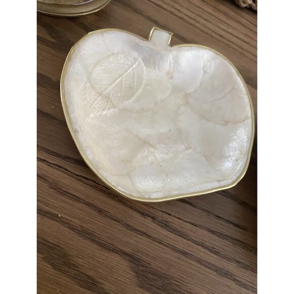 Vintage Capiz Shell Mother Of Pearl Trinket Dishes With Gold Edging Set Of 2 - Picture 2 of 6